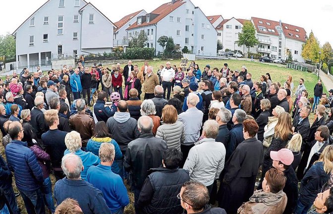 Protestkundgebung in Sachsenheim gegen eine geplante Asylbewerberunterkunft. Foto: Kuhnle