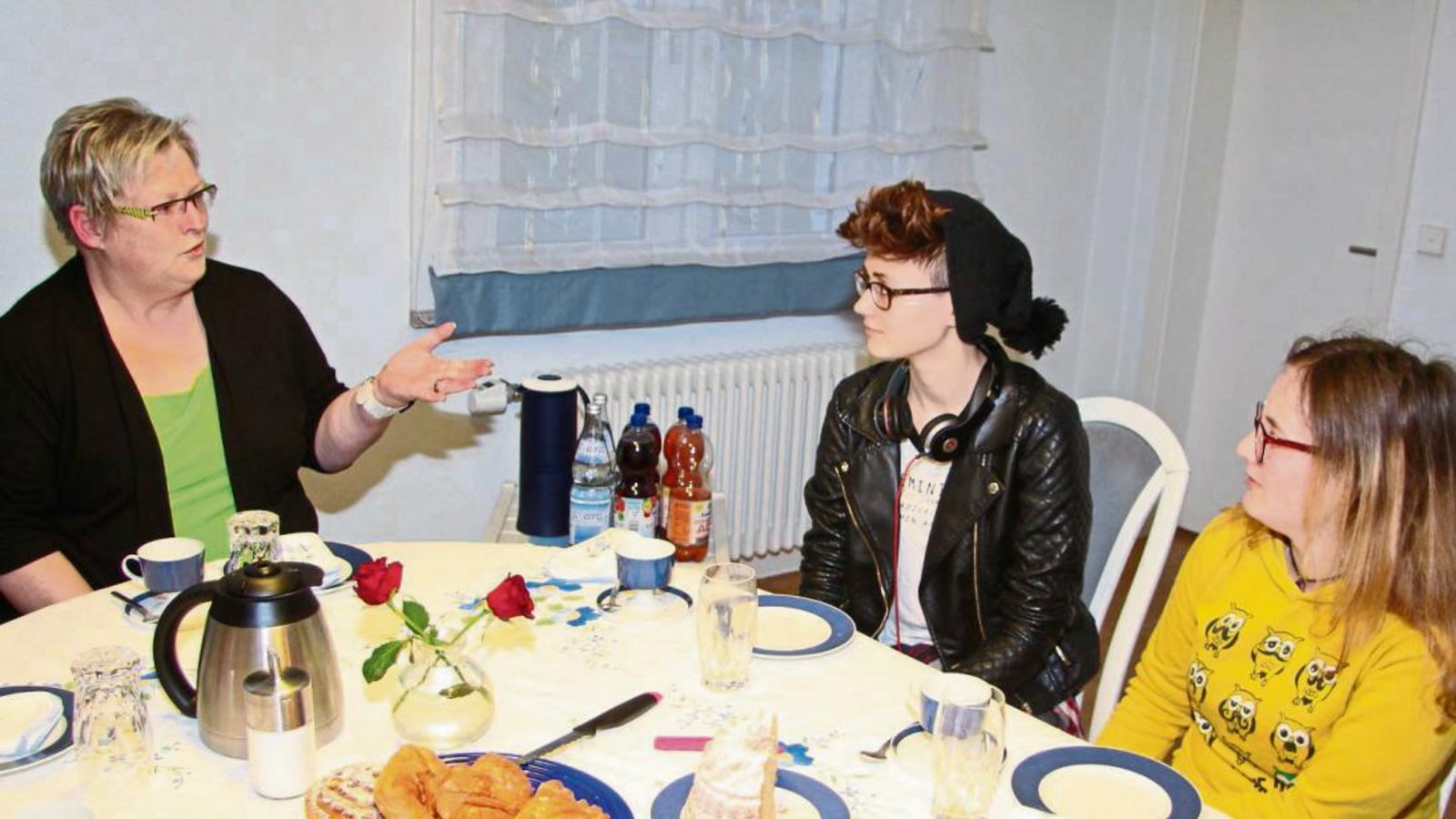 Brigitte Roller (von links) tauscht sich mit Elisabeth Noller und Carolin Haverkamp über das Thema Ehrenamt aus. Foto: Gergen Brigitte Roller (von links) tauscht sich mit Elisabeth Noller und Carolin Haverkamp über das Thema Ehrenamt aus. Foto: Gergen