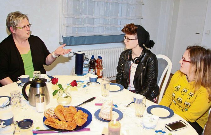 Brigitte Roller (von links) tauscht sich mit Elisabeth Noller und Carolin Haverkamp über das Thema Ehrenamt aus.  Foto: Gergen