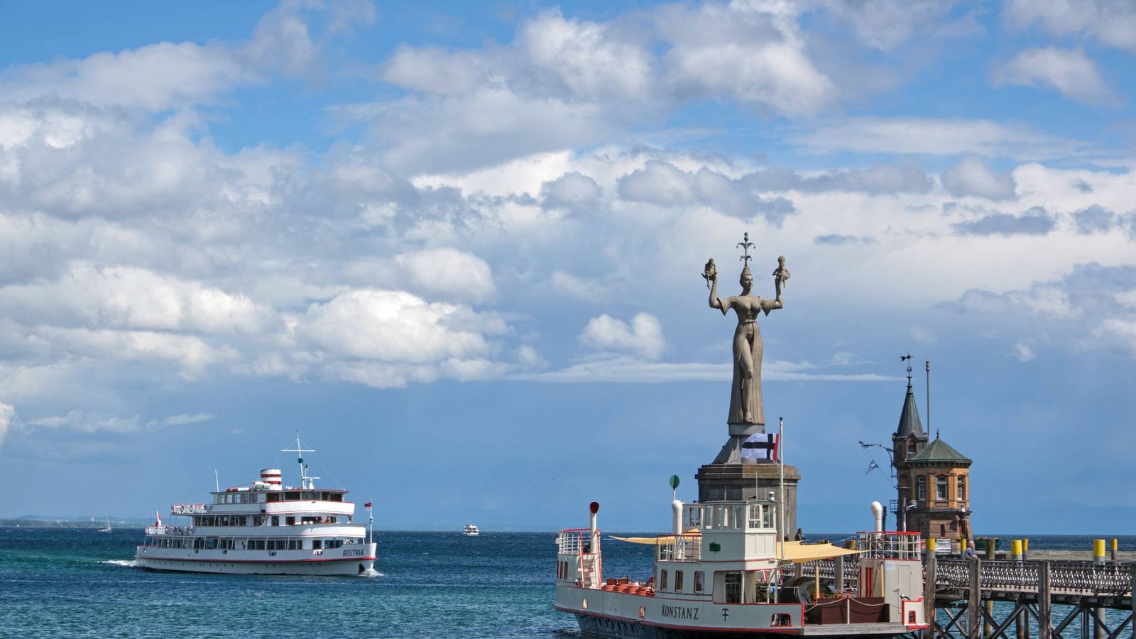 Die „weiße Flotte“ transportiert im Jahr mehrere Millionen Menschen über den Rhein und Bodensee (Archivbild).Foto: imago images /bodenseebilder.de
