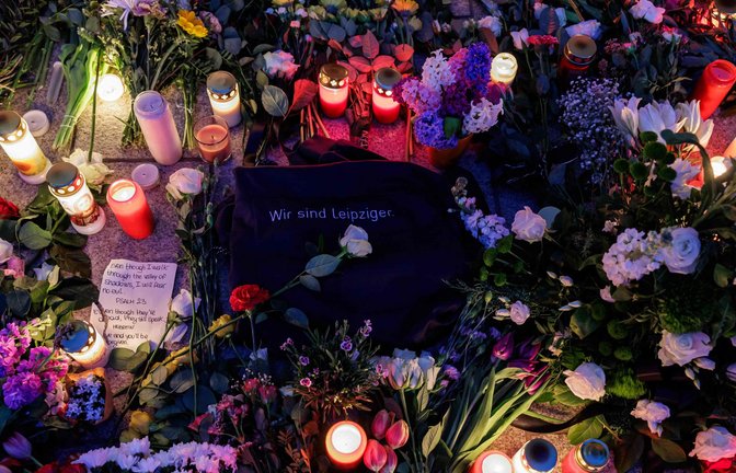 Nach der Amokfahrt mit zwei Toten ist die Trauer groß in Leipzig.<span class='image-autor'>Foto: AFP/JENS SCHLUTER</span>