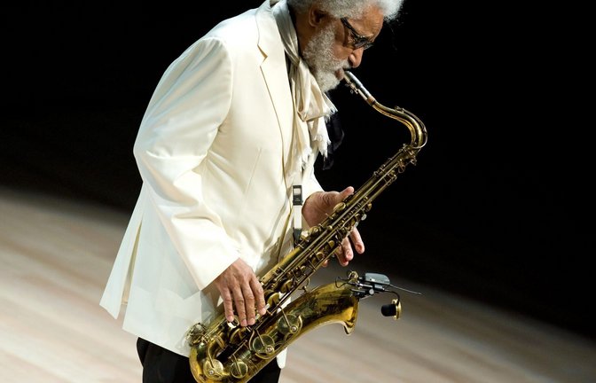 Der Jazz-Saxofonist Sonny Rollins ist im Alter von 95 Jahren gestorben. (Archivbild)<span class='image-autor'>Foto: Peter Kollanyi/MTI/dpa</span>