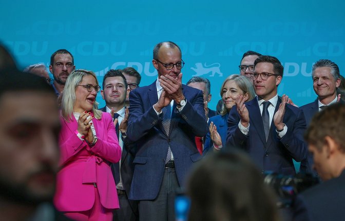 CDU-Kanzlerkandidat Friedrich Merz und seine Unterstützer aus der Landes-CDU am Samstag in Künzelsau (Hohenlohe).<span class='image-autor'>Foto: dpa/Daniel Löb</span>