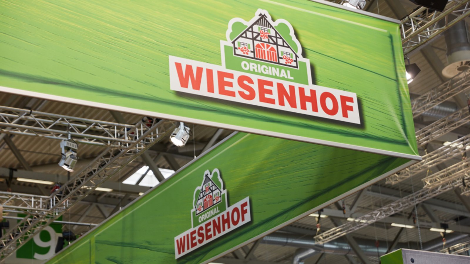 Das Unternehmen Wiesenhof ruft vegane Würstchen zurück.Foto: Robert Kneschke/ Shutterstock Das Unternehmen Wiesenhof ruft vegane Würstchen zurück.Foto: Robert Kneschke/ Shutterstock