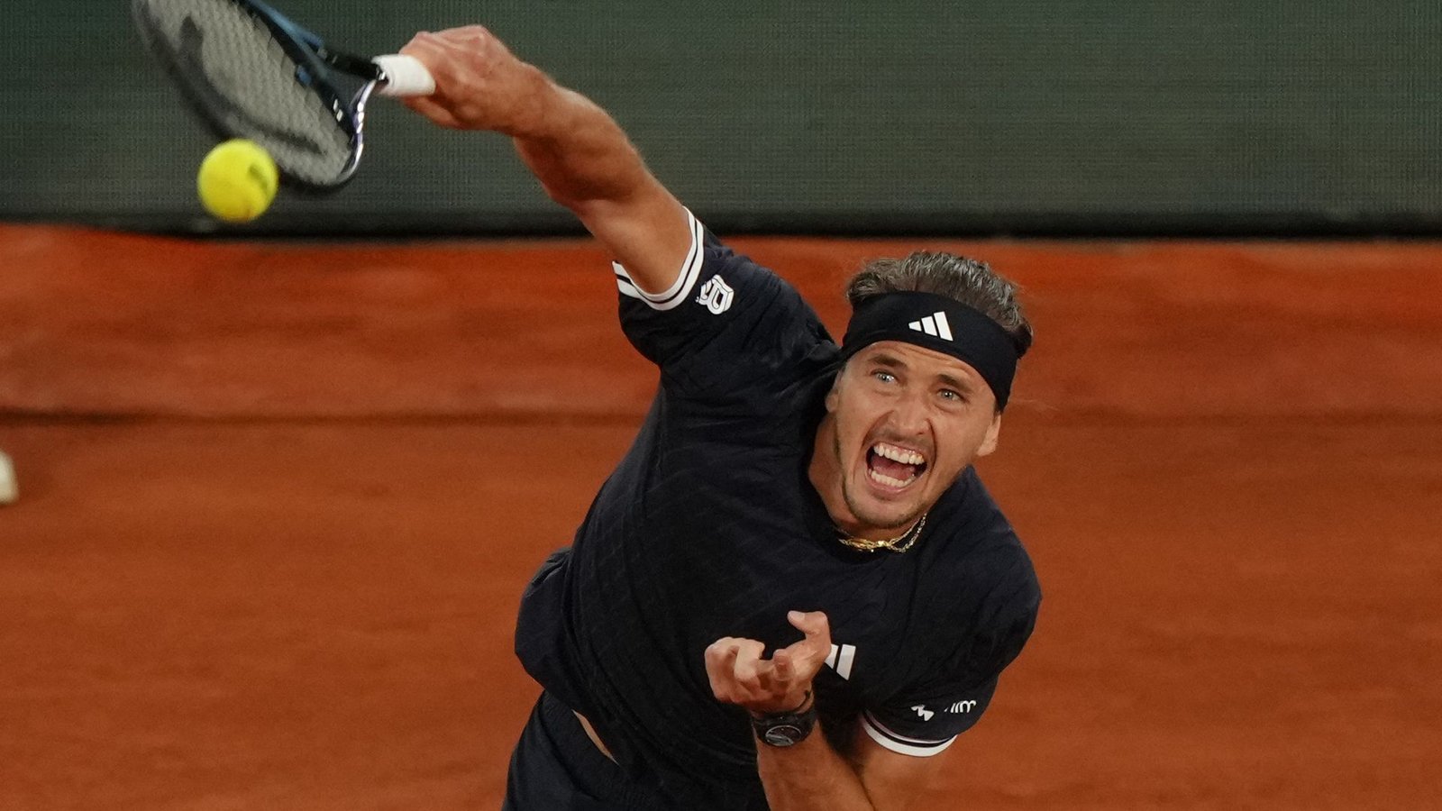 Der Aufschlag ist die große Stärke von Alexander Zverev.Foto: Aurelien Morissard/AP/dpa