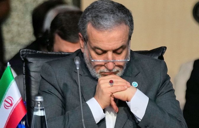 Der iranische Außenminister Abbas Araghtschi teilte mit, dass ein französischer Fahrradtourist im Iran festgenommen wurde (Archivfoto).<span class='image-autor'>Foto: picture alliance/dpa/AP/Khalil Hamra</span>
