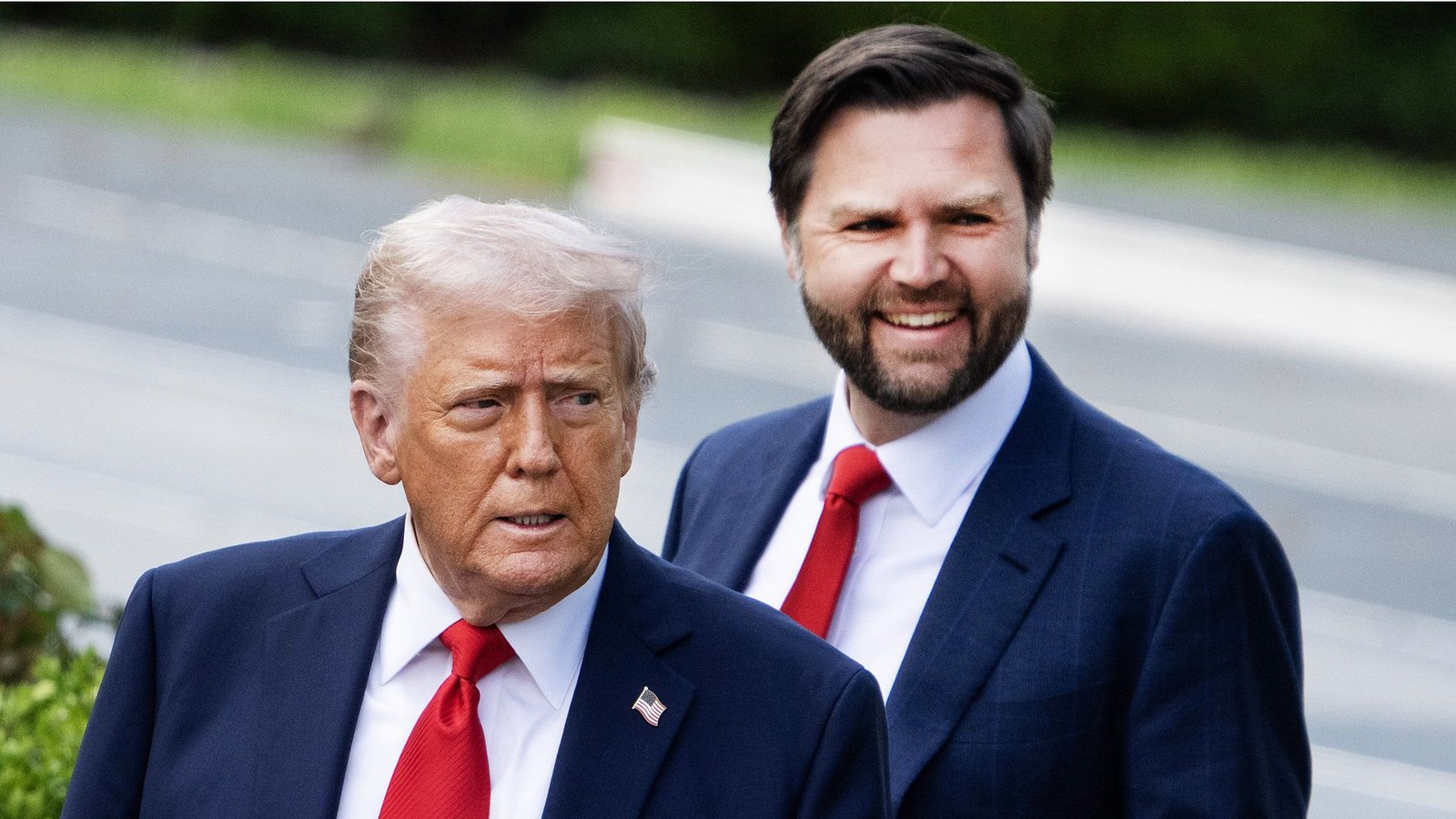 Seit Januar 2025 haben sie das Sagen im Weißen Haus: Präsident Donald Trump und sein Vize JD Vance.Foto: IMAGO/Newscom World Seit Januar 2025 haben sie das Sagen im Weißen Haus: Präsident Donald Trump und sein Vize JD Vance.Foto: IMAGO/Newscom World