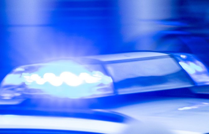 Der Mercedes musste abgeschleppt werden. (Symbolbild)<span class='image-autor'>Foto: dpa/Jens Büttner</span>