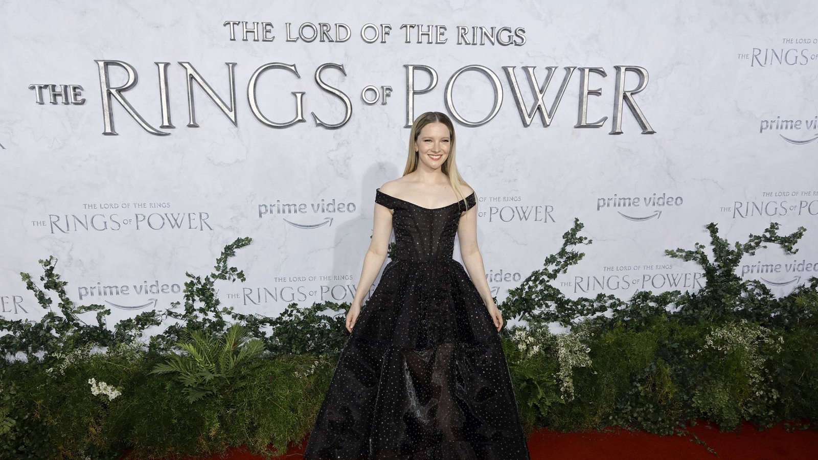 Morfydd Clark spielt die junge Galadriel. Ebenfalls bei der Premiere dabei waren: ...Foto: AFP/KEVIN WINTER Morfydd Clark spielt die junge Galadriel. Ebenfalls bei der Premiere dabei waren: ...Foto: AFP/KEVIN WINTER