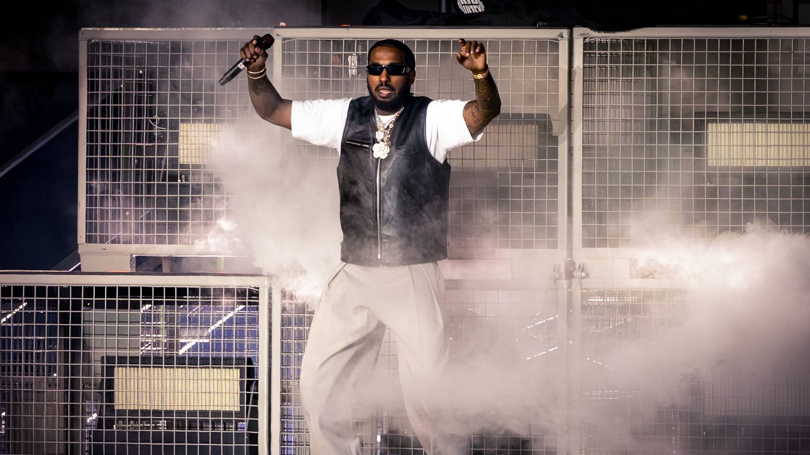 Reezy (hier beim Heroes-Festival im Juni) tritt zweimal in der ausverkauften Porsche-Arena in Stuttgart auf.Foto: IMAGO/HMB-Media/IMAGO/Markus Koeller Reezy (hier beim Heroes-Festival im Juni) tritt zweimal in der ausverkauften Porsche-Arena in Stuttgart auf.Foto: IMAGO/HMB-Media/IMAGO/Markus Koeller