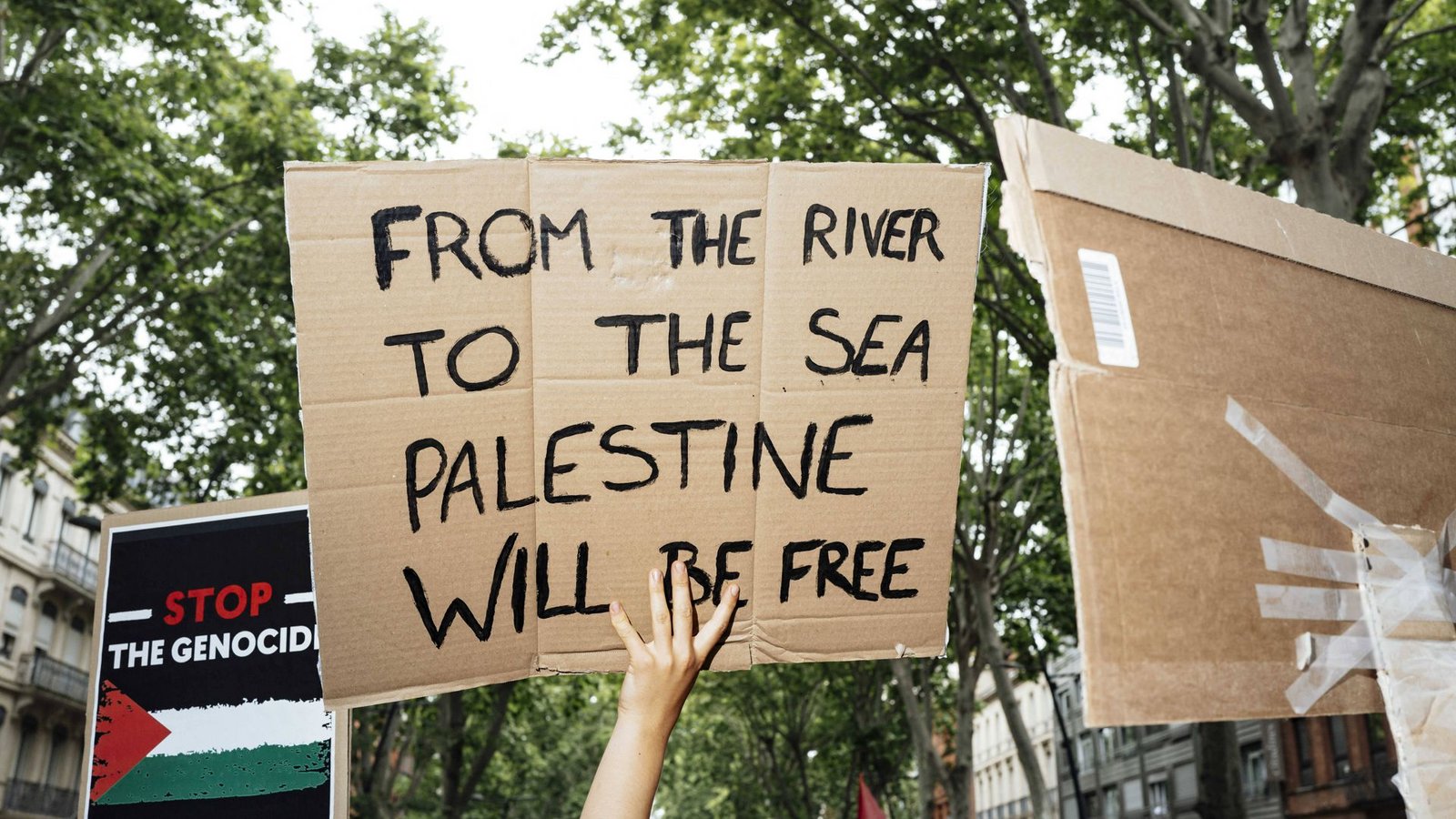 Der Vorstoß aus Hessen zur Strafbarkeit der Leugnung des Existenzrechts Israels trifft auf große verfassungsrechtliche Bedenken (Symbolfoto).Foto: IMAGO/ABACAPRESS/IMAGO/Huchot-Boissier Patricia/ABACA Der Vorstoß aus Hessen zur Strafbarkeit der Leugnung des Existenzrechts Israels trifft auf große verfassungsrechtliche Bedenken (Symbolfoto).Foto: IMAGO/ABACAPRESS/IMAGO/Huchot-Boissier Patricia/ABACA