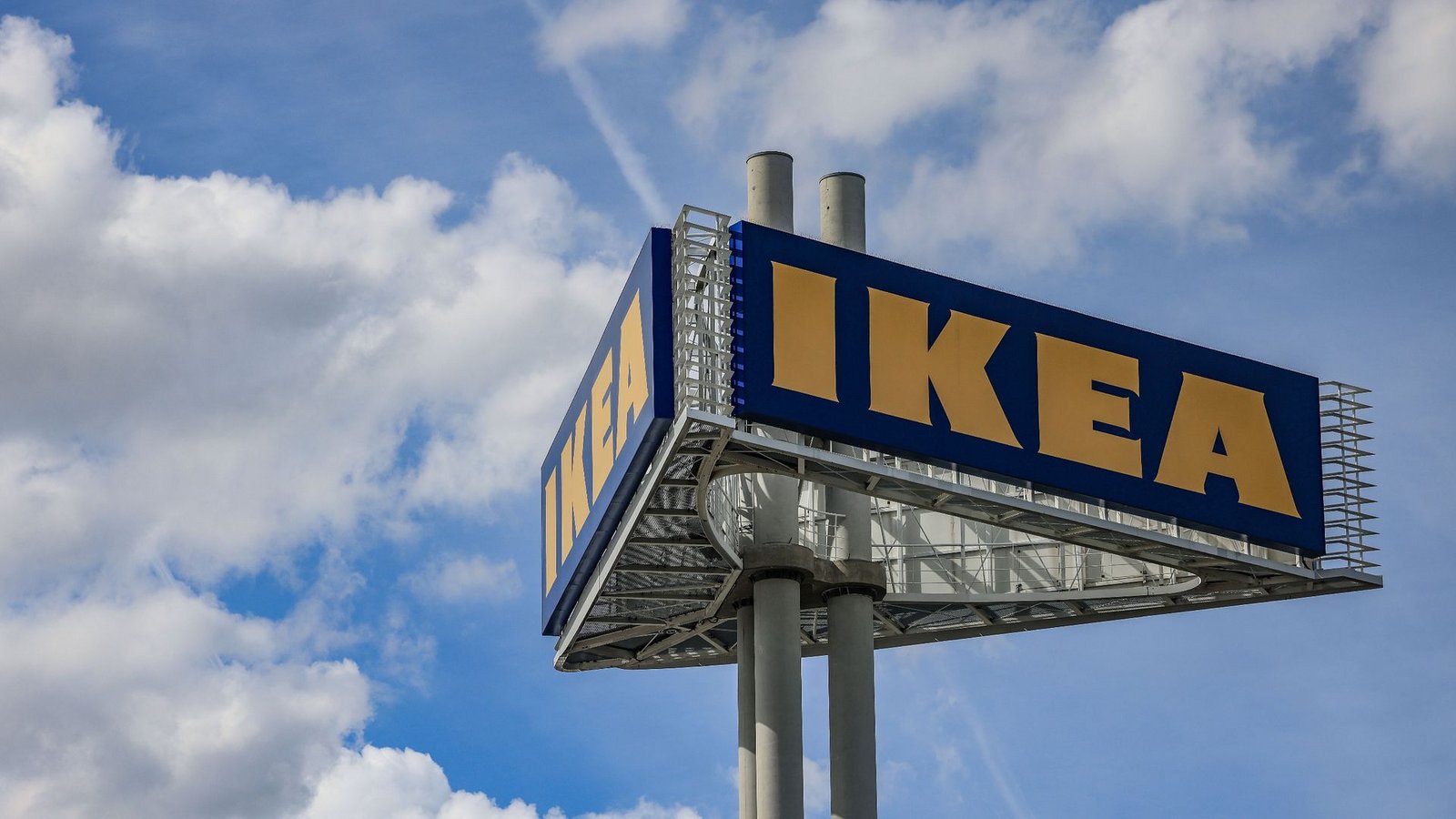 Ikea-Kunden müssen am Freitag möglicherweise längere Wartezeiten in Kauf nehmen.Foto: Oliver Berg/dpa