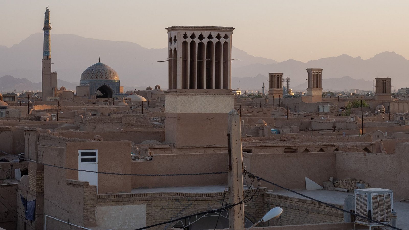 Windtürme gibt es im Iran schon seit Jahrhunderten. (Archivbild)Foto: Arne Bänsch/dpa Windtürme gibt es im Iran schon seit Jahrhunderten. (Archivbild)Foto: Arne Bänsch/dpa