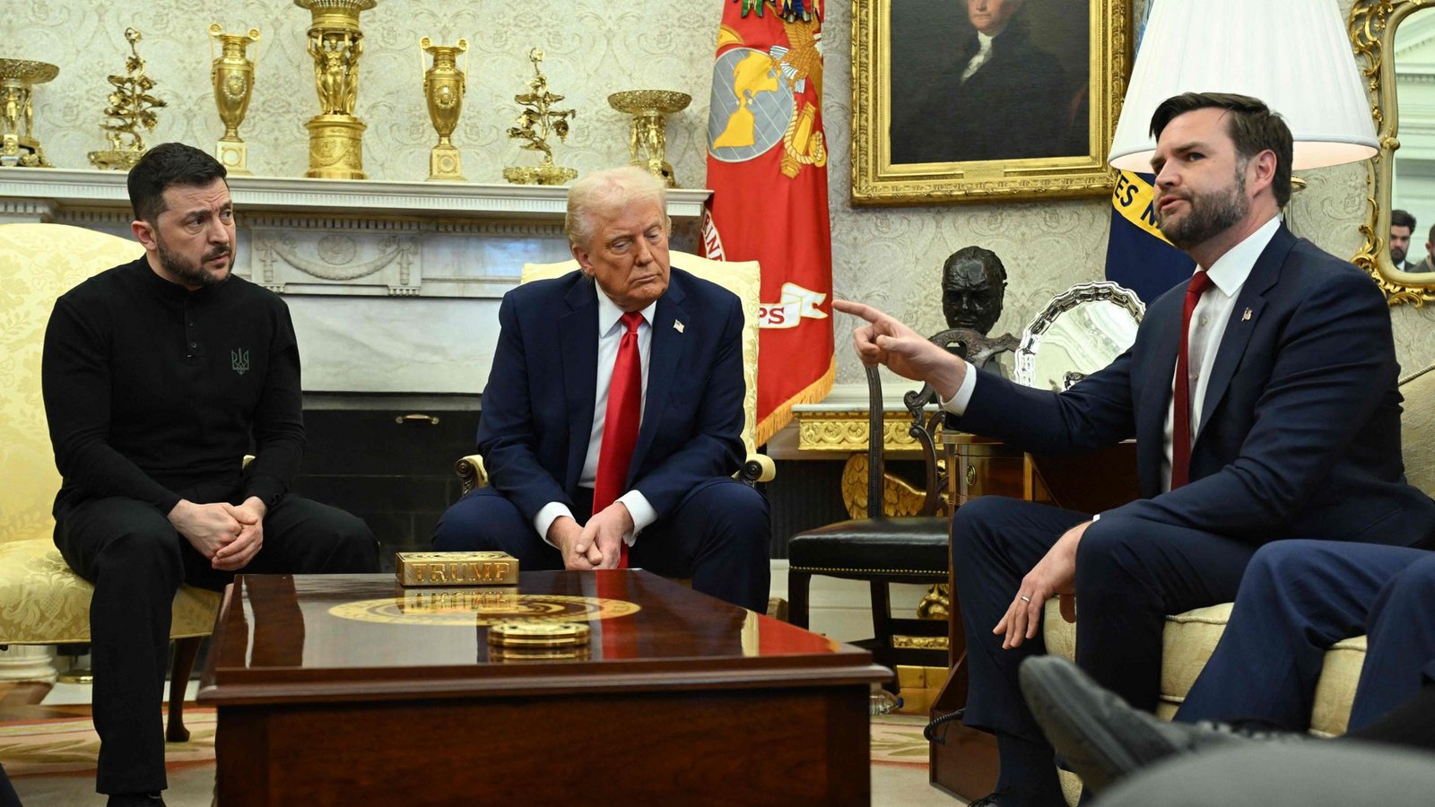 Wolodymyr Selenskyj (von links), Donald Trump und JD Vance – viele Beobachter fanden bereits die realen Szenen unglaublich. Dennoch wurden sie im US-TV parodiert.Foto: AFP/SAUL LOEB Wolodymyr Selenskyj (von links), Donald Trump und JD Vance – viele Beobachter fanden bereits die realen Szenen unglaublich. Dennoch wurden sie im US-TV parodiert.Foto: AFP/SAUL LOEB