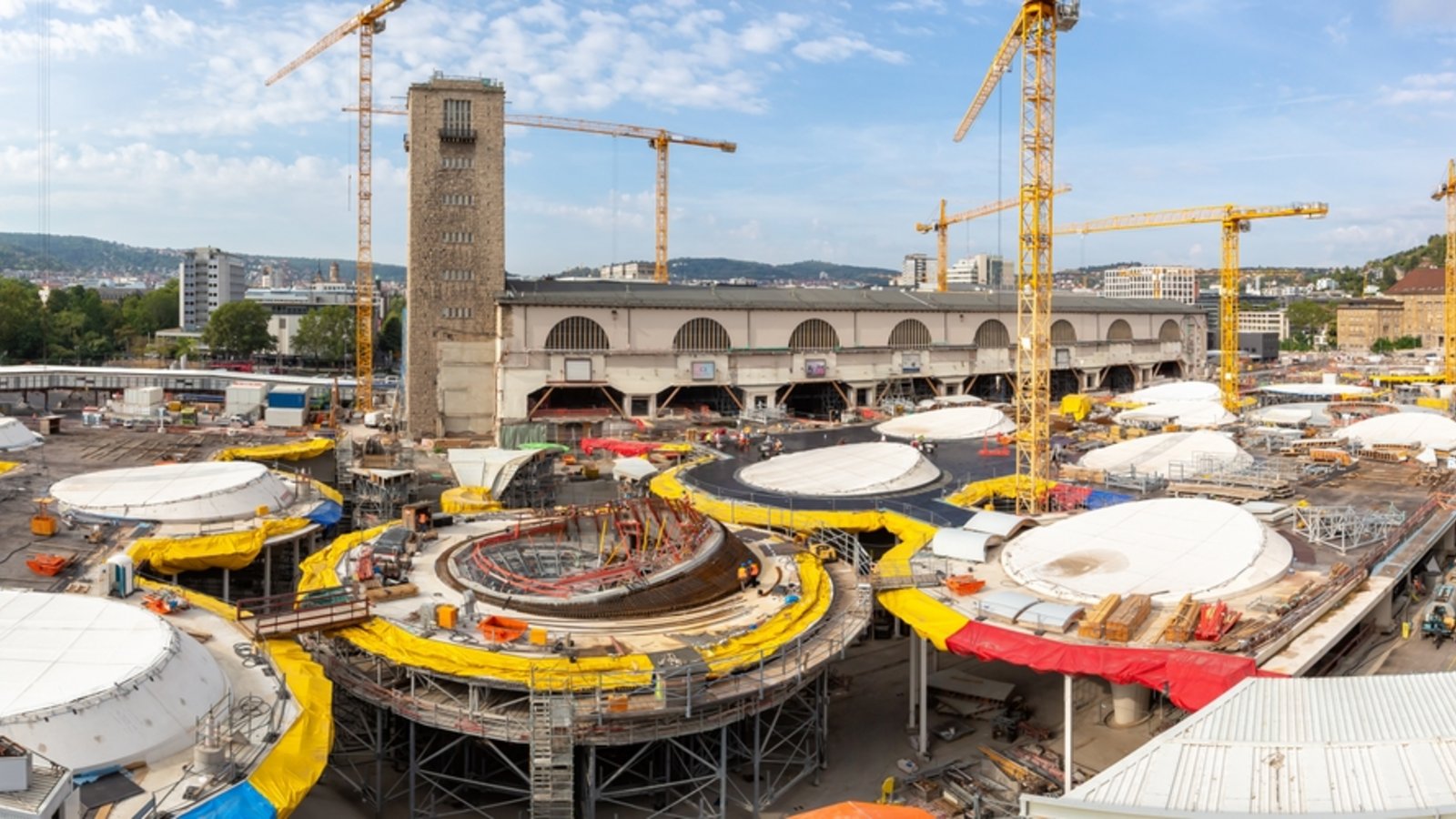 Die Bauarbeiten am Stuttgarter Hauptbahnhof dauern weiter an. Hier ein Bild aus dem Oktober 2022.Foto: Markus Mainka/ Shutterstock Die Bauarbeiten am Stuttgarter Hauptbahnhof dauern weiter an. Hier ein Bild aus dem Oktober 2022.Foto: Markus Mainka/ Shutterstock