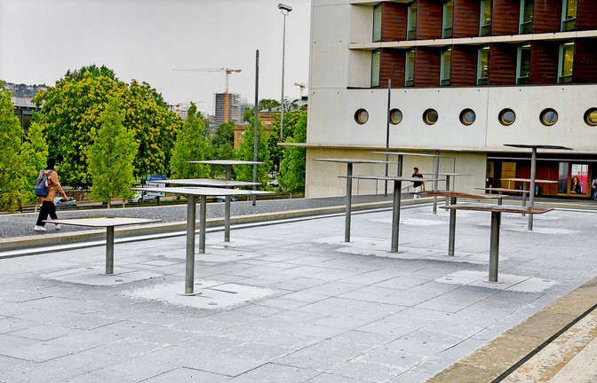 Gerade erst gefüllt, jetzt schon wieder leer: der Fitz-Faller-Brunnen vor der Landesbibliothek<span class='image-autor'>Foto: Lichtgut/Leif Piechowski</span>