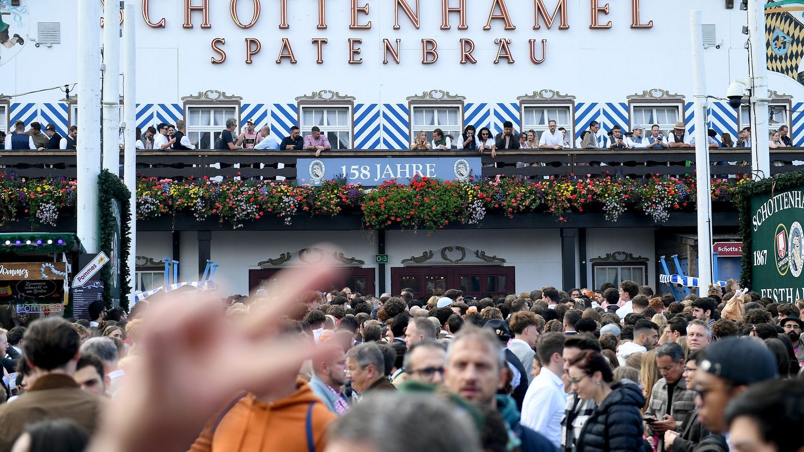 Im Schottenhamel wird traditionell das Oktoberfest eröffnet. (Archivbild)Foto: Felix Hörhager/dpa