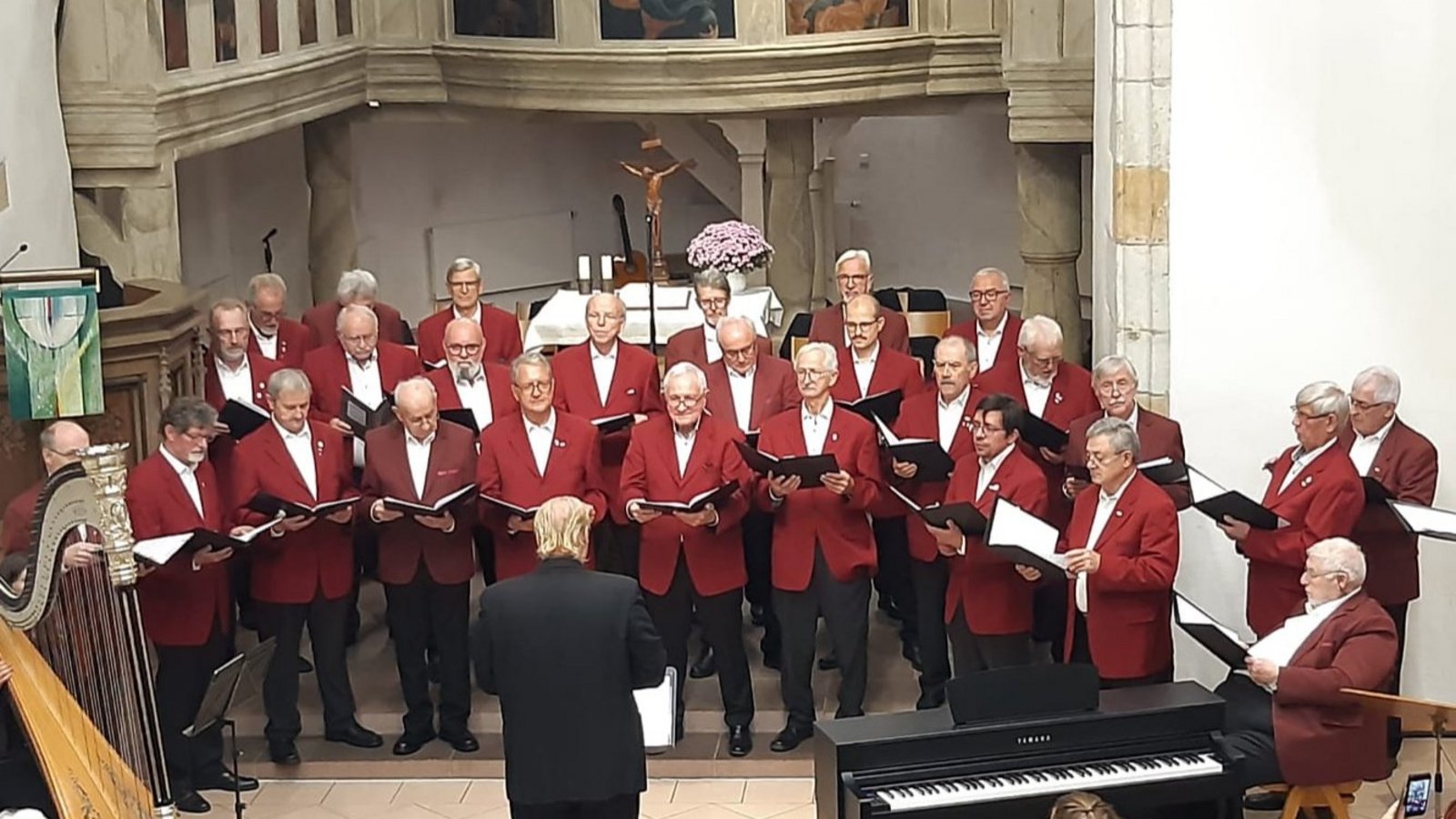 Die Clemenskirche ist bei dem Konzert bis auf den letzten Platz gefüllt. Foto: p