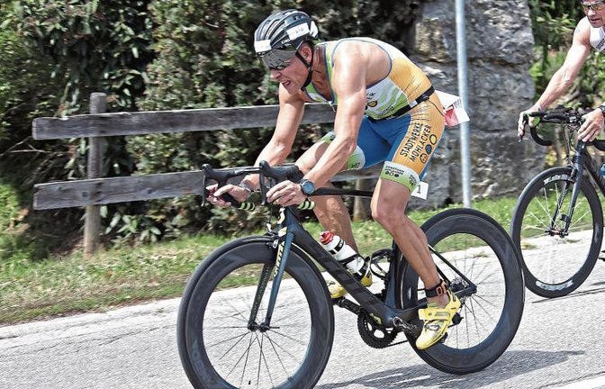 Thomas Fritsch, hier beim Mühlacker Triathlon, nimmt in Nizza die Herausforderung über 1,9 Kilometer schwimmen, 91,3 Kilometer Fahrrad fahren und 21,1 Kilometer laufen an. Foto: Küppers