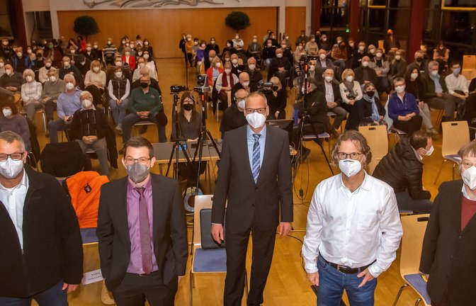 Die Markgröninger Bürgerrmeister-Kandidaten bei einer offiziellen Vorstellungsrunde: von links Stephan Reh, Jens Hübner, Matthias Röttgermann, Arndt Zwicker und Ulrich Raisch. Foto. Kalb