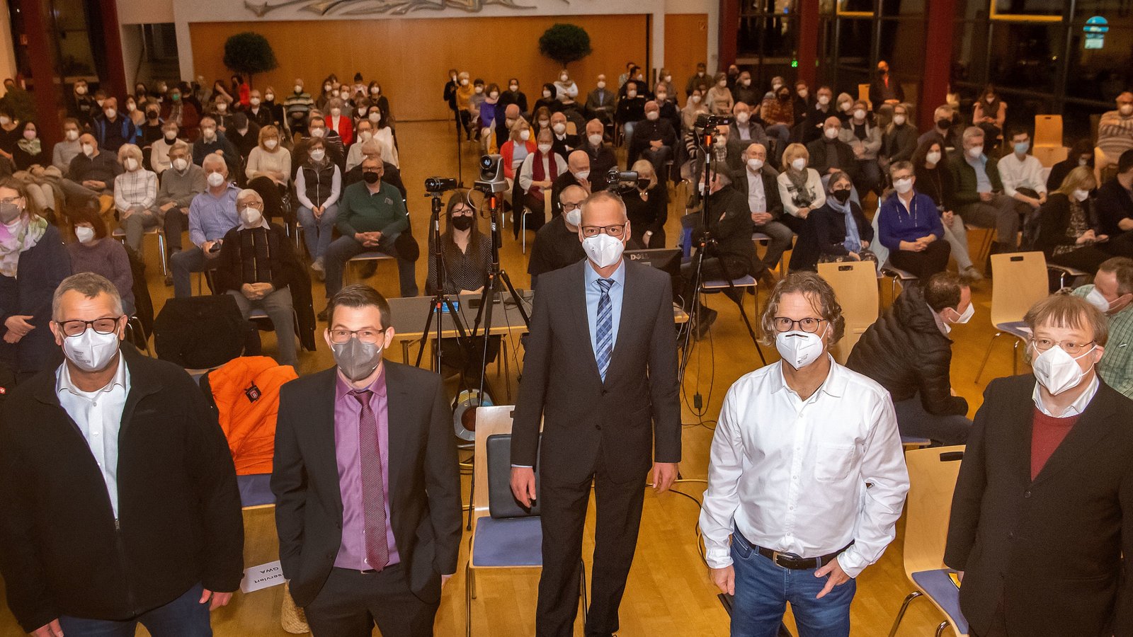 Die Markgröninger Bürgerrmeister-Kandidaten bei einer offiziellen Vorstellungsrunde: von links Stephan Reh, Jens Hübner, Matthias Röttgermann, Arndt Zwicker und Ulrich Raisch. Foto. Kalb Die Markgröninger Bürgerrmeister-Kandidaten bei einer offiziellen Vorstellungsrunde: von links Stephan Reh, Jens Hübner, Matthias Röttgermann, Arndt Zwicker und Ulrich Raisch. Foto. Kalb