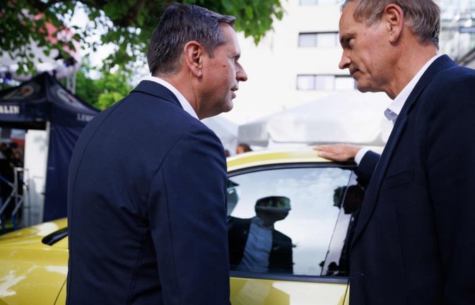 Der niedersächsiche Ministerpräsident Olaf Lies (SPD, links) hat eine Schlüsselrolle bei den Kürzungsplänen im VW-Konzern. Kann und will er Oliver Blume stoppen?<span class='image-autor'>Carsten Koall/dpa</span>