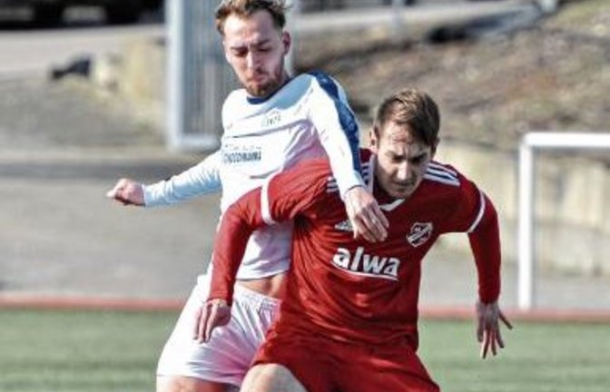 Der Schlüsselspieler bei der SGM Hohenhaslach/Freudental, wenn man Trainer Georgios Kanelopoulos fragt: Mannschaftskapitän Mario Dierolf (vorne). Foto: Leitner