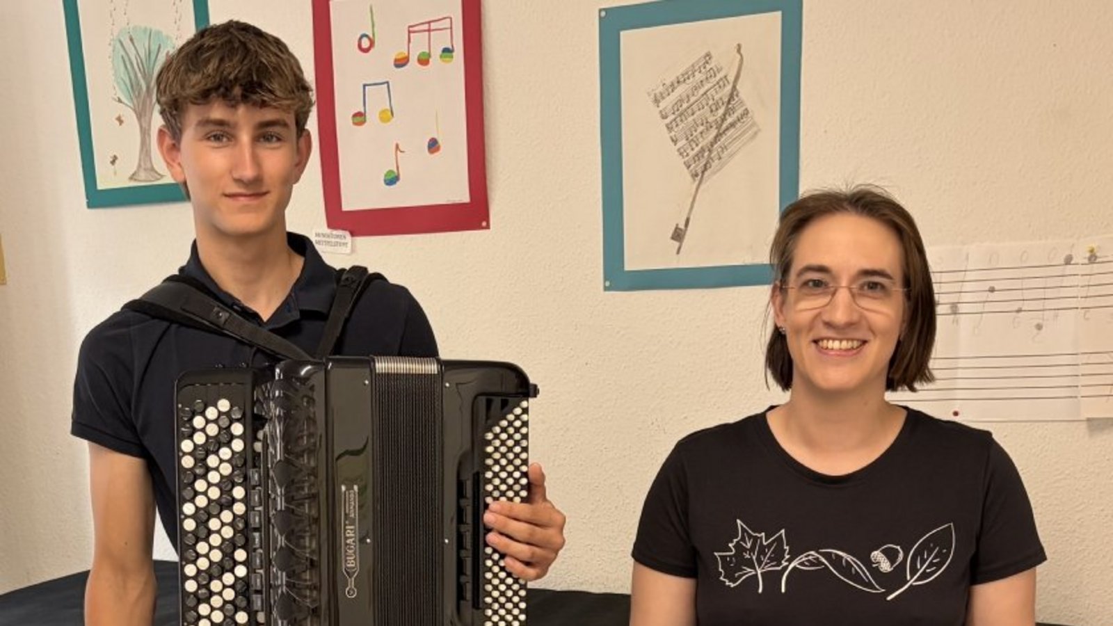 Simon Knospe und seine Akkordeonlehrerin Silke Huber. Foto: p Simon Knospe und seine Akkordeonlehrerin Silke Huber. Foto: p