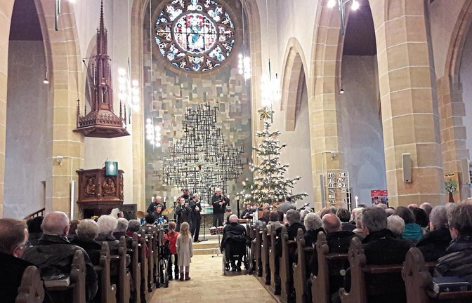 Die Brenzband sorgt für Stimmung in der fast vollbesetzten Vaihinger Stadtkirche. Foto: Rücker