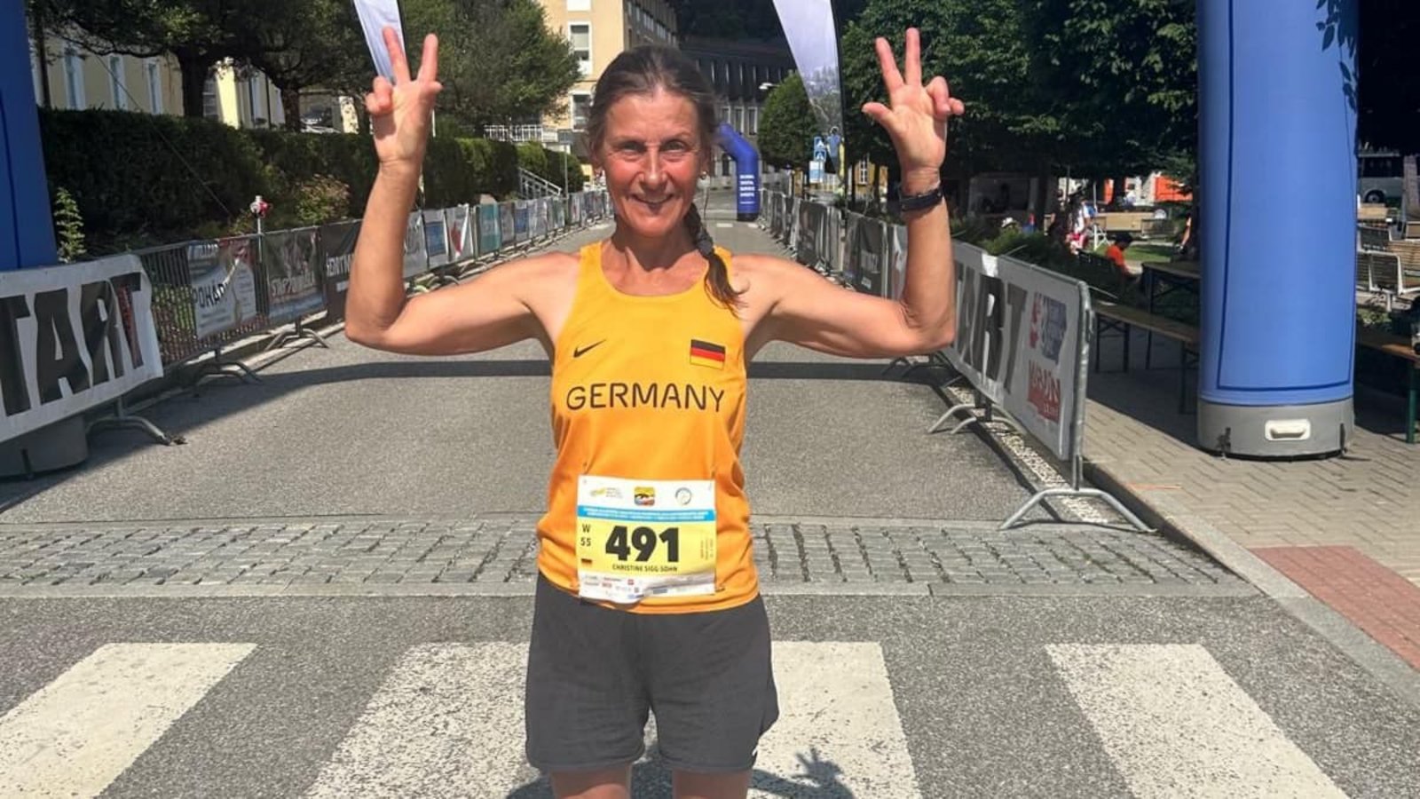 Geschafft: Christine Sigg-Sohn im Ziel.oh Geschafft: Christine Sigg-Sohn im Ziel.oh