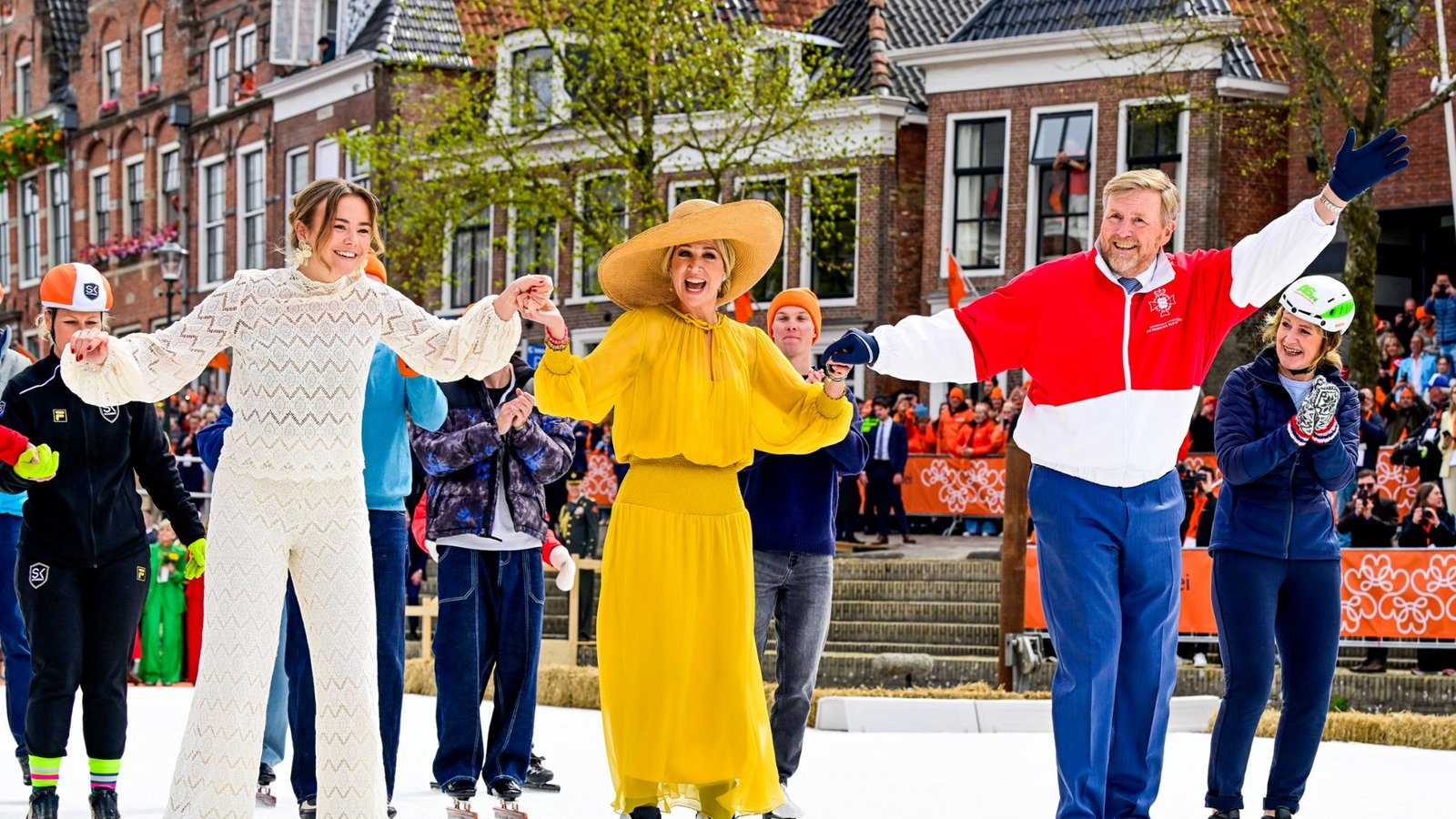 Prinzessin Ariane, Königin Máxima und König Willem-Alexander auf einer eigenes angelegten Eisbahn.Foto: IMAGO / PPE Prinzessin Ariane, Königin Máxima und König Willem-Alexander auf einer eigenes angelegten Eisbahn.Foto: IMAGO / PPE