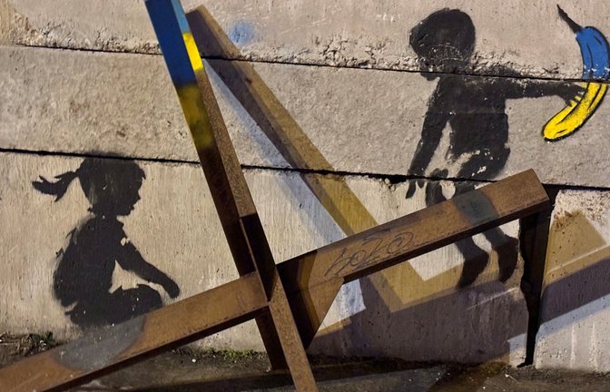 Sprühbild des britischen Streetartkünstlers Bansky am Euromaidan im Herzen der ukrainischen Hauptstadt Kyjiv.<span class='image-autor'>Foto: Feyder</span>