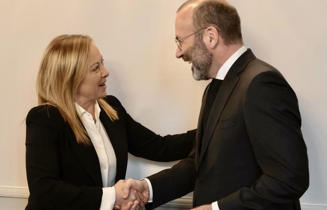Manfred Weber zu Besuch bei Giorgia Meloni. Der EVP-Fraktionschef schließt eine Zusammenarbeit mit der Partei der umstrittenen Premierministerin Italiens im Europaparlament nicht aus.<span class='image-autor'>Foto: © Italian Government</span>