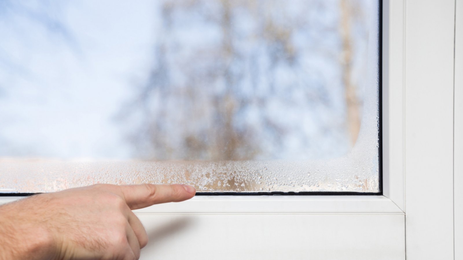 Bei zu hoher Raumfeuchte im Schlafzimmer sollten Sie handeln.Foto: FotoDuets / shutterstock.com Bei zu hoher Raumfeuchte im Schlafzimmer sollten Sie handeln.Foto: FotoDuets / shutterstock.com