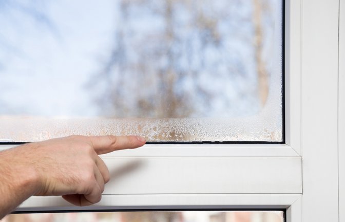 Bei zu hoher Raumfeuchte im Schlafzimmer sollten Sie handeln.<span class='image-autor'>Foto: FotoDuets / shutterstock.com</span>