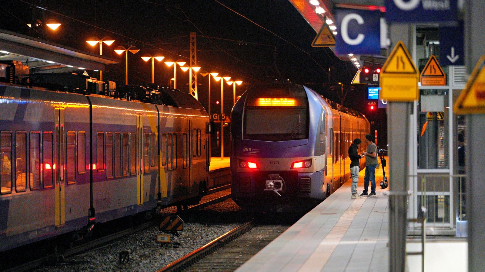 Leere Züge am Bahnhof Rosenheim in Bayern.Foto: Uwe Lein/dpa Leere Züge am Bahnhof Rosenheim in Bayern.Foto: Uwe Lein/dpa