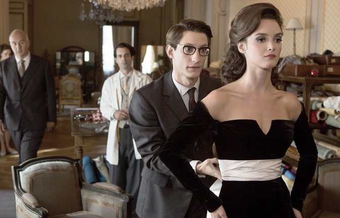 In "Yves Saint Laurent" widmet sich Regisseur Jalil Lespert der frühen Karriere des berühmten Modeschöpfers und seiner engen Beziehung zu Pierre Bergé. (Archivbild)<span class='image-autor'>Foto: picture alliance / dpa</span>
