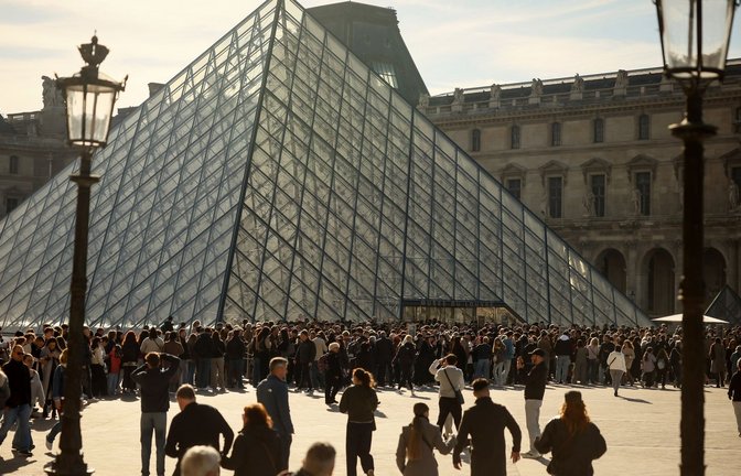 Der neue Louvre-Direktor Christophe Leribault nennt das Weltmuseum eine Einrichtung, die "außer Atem" ist. (Archivbild)<span class='image-autor'>Foto: Thomas Padilla/AP/dpa</span>