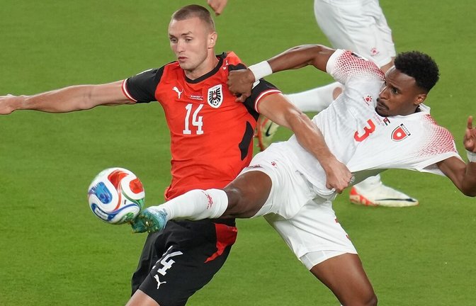 Sasa Kalajdzic (li.) im Auftaktspiel der Österreicher gegen Jordanien.<span class='image-autor'>Foto: CHINE NOUVELLE/SIPA/actionpress</span>