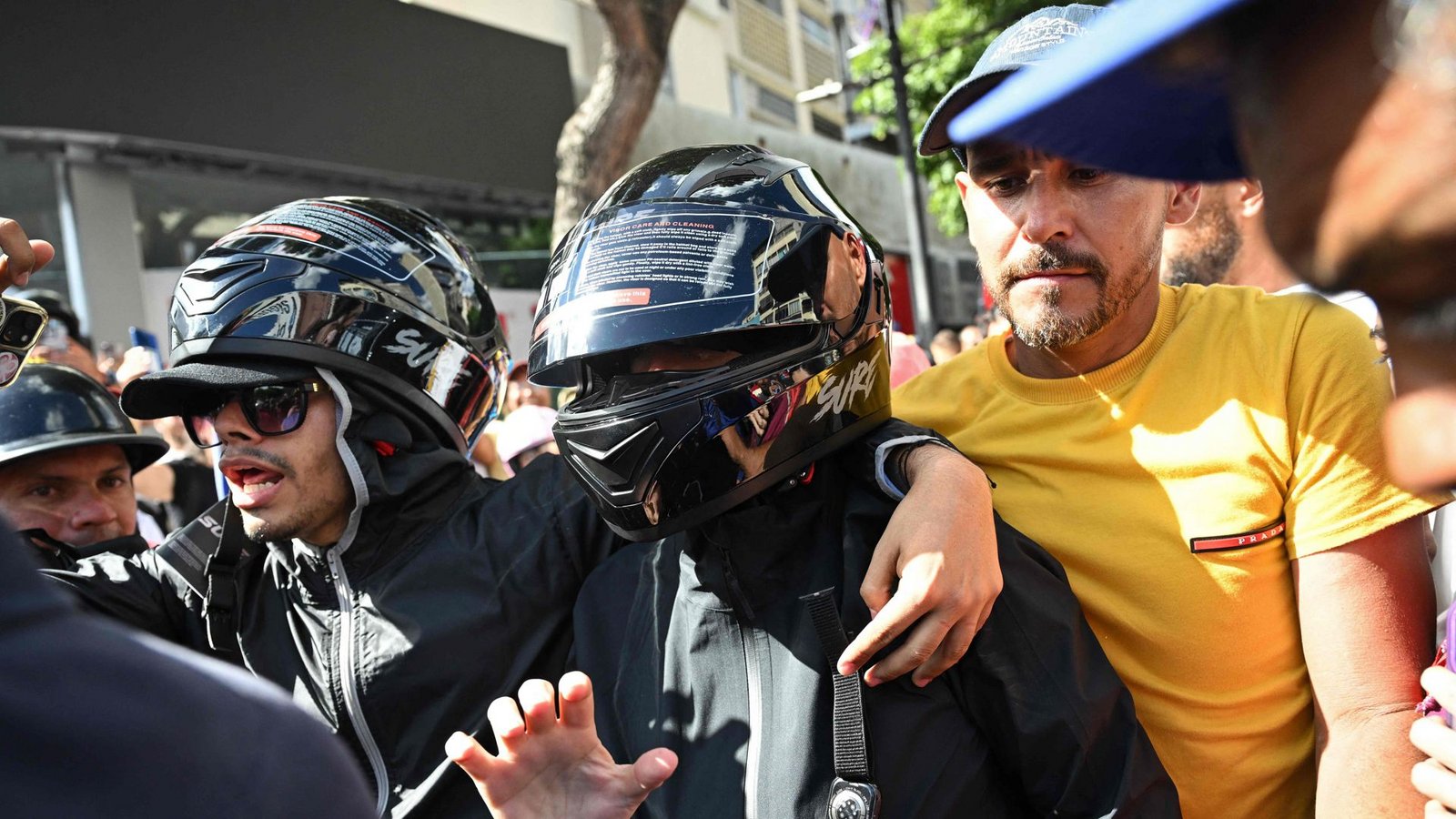 Venezuelas Oppositionschefin Maria Corina Machado ist nach einer Demonstration in Caracas abgefangen, später aber wieder freigelassen worden.Foto: AFP/FEDERICO PARRA