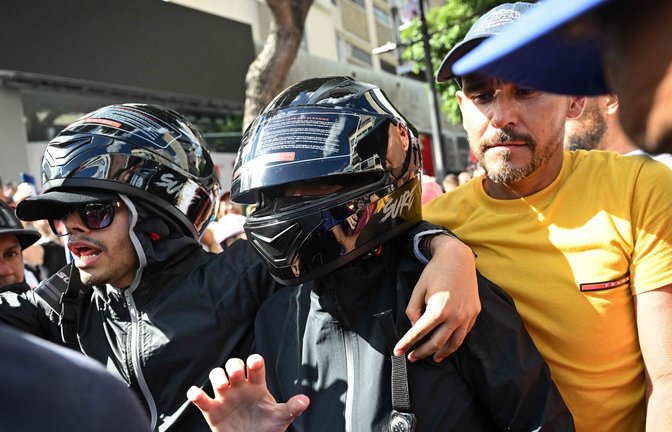 Venezuelas Oppositionschefin Maria Corina Machado ist nach einer Demonstration in Caracas abgefangen, später aber wieder freigelassen worden.<span class='image-autor'>Foto: AFP/FEDERICO PARRA</span>