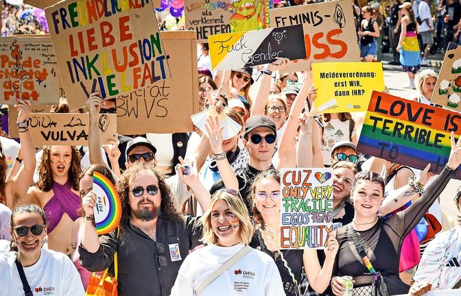 CSD in Stuttgart: Mehrere Tausend Menschen sind bei der Demo durch die Innenstadt gezogen.<span class='image-autor'>Foto: Lichtgut/Ferdinando Iannone</span>