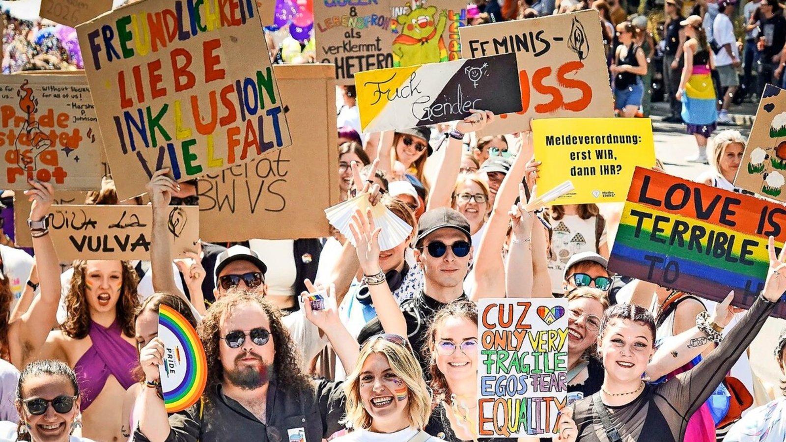 CSD in Stuttgart: Mehrere Tausend Menschen sind bei der Demo durch die Innenstadt gezogen.Foto: Lichtgut/Ferdinando Iannone CSD in Stuttgart: Mehrere Tausend Menschen sind bei der Demo durch die Innenstadt gezogen.Foto: Lichtgut/Ferdinando Iannone