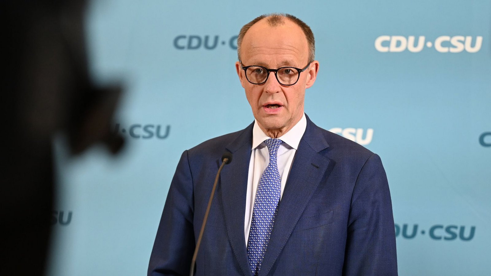 Friedrich Merz trifft bei der Münchner Sicherheitskonferenz US- Vizepräsiden JD Vance. (Archivbild)Foto: dpa/Sarah Knorr Friedrich Merz trifft bei der Münchner Sicherheitskonferenz US- Vizepräsiden JD Vance. (Archivbild)Foto: dpa/Sarah Knorr