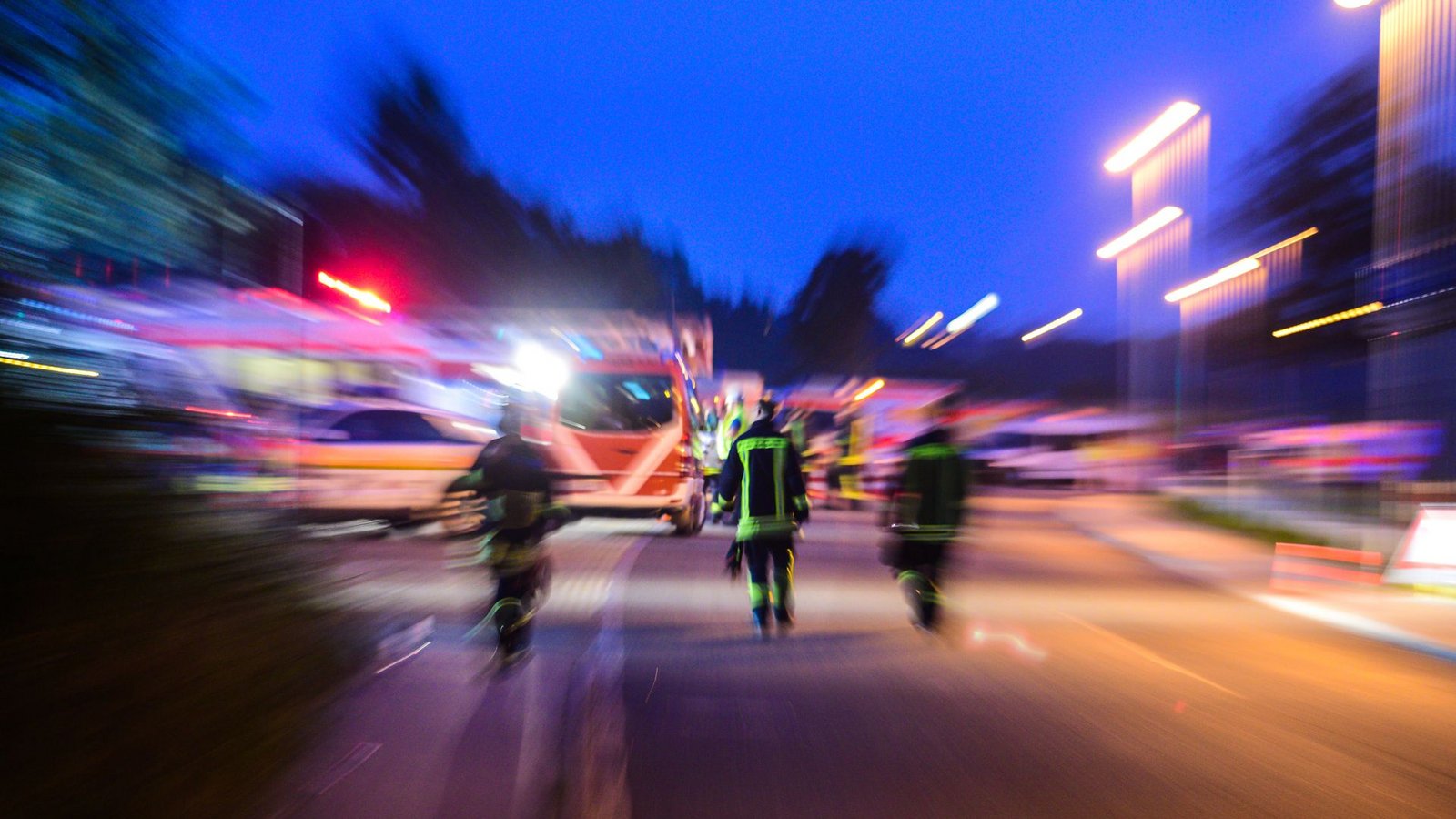 Krankheit, Leid, Tod: Rettungssanitäter haben ein hohes Risiko selbst krank zu werden.Foto: dpa/Nicolas Armer Krankheit, Leid, Tod: Rettungssanitäter haben ein hohes Risiko selbst krank zu werden.Foto: dpa/Nicolas Armer