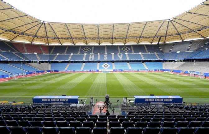Dem Hamburger SV fehlen laut einem "Bild"-Bericht mehrere Millionen Euro, um das Volksparkstadion für die EM 2024 zu renovieren.<span class='image-autor'>Foto: Stuart Franklin/Getty Images Europe/Pool/dpa/Archivbild</span>