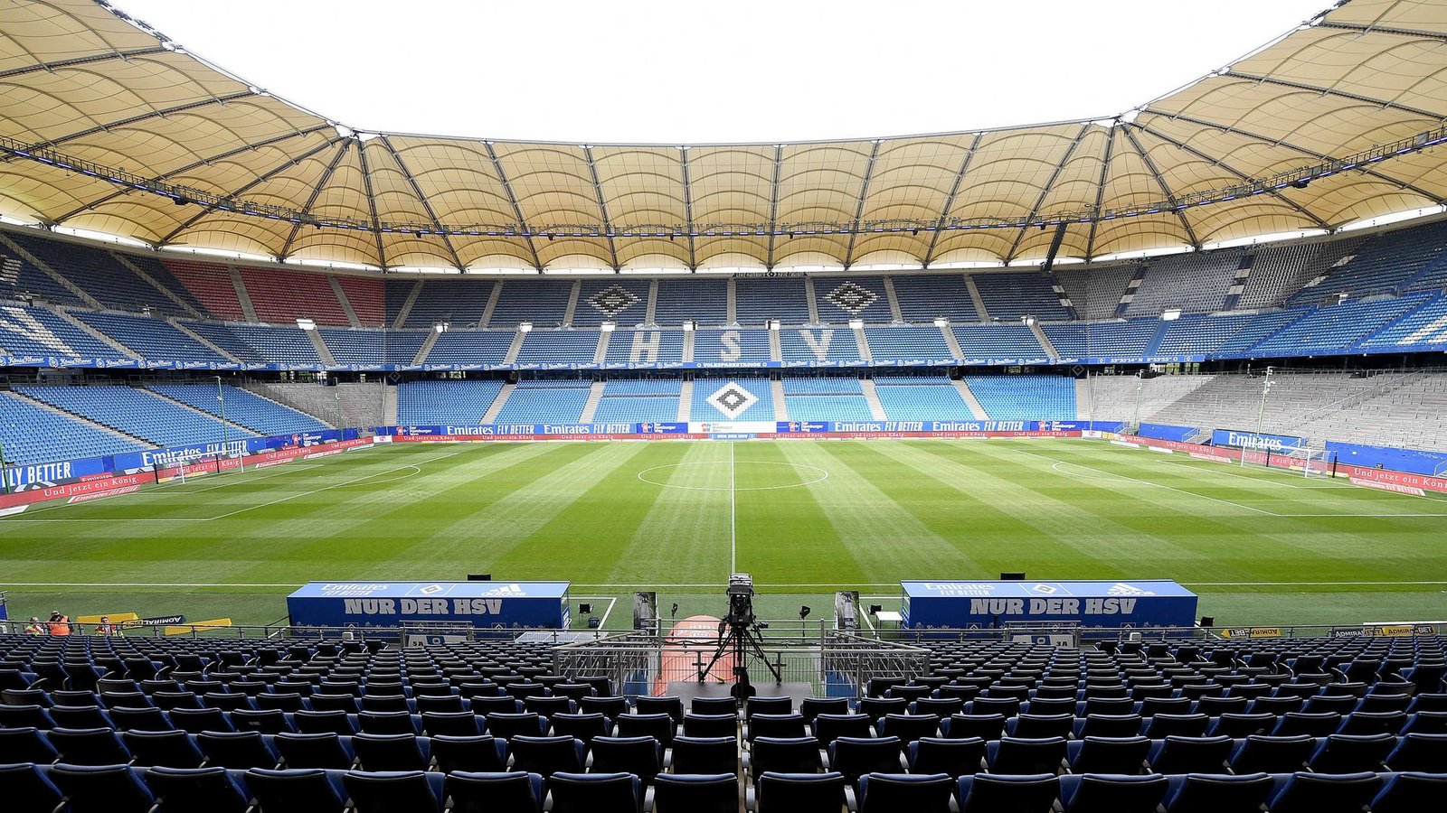Dem Hamburger SV fehlen laut einem "Bild"-Bericht mehrere Millionen Euro, um das Volksparkstadion für die EM 2024 zu renovieren.Foto: Stuart Franklin/Getty Images Europe/Pool/dpa/Archivbild