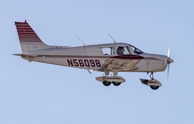 Ein ähnliches Flugzeug stürzte auf dem Golfplatz ab (Symbolbild).<span class='image-autor'>Foto: BlueBarronPhoto / shutterstock.com</span>