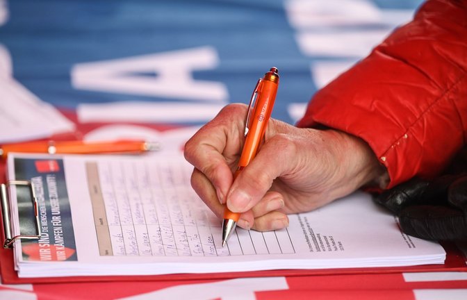 Seit dem 1. Juli können Bürger in Baden-Württemberg öffentliche Petitionen online unterschreiben (Symbolbild).<span class='image-autor'>Foto: IMAGO/Funke Foto Services/MarkusxWei</span>