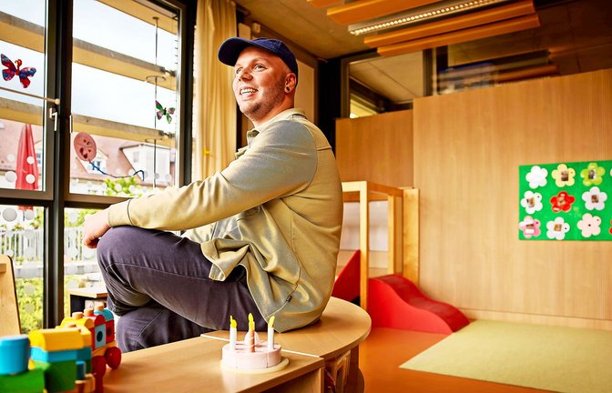 Der Erzieher Georg, 25 Jahre, hat die langwierige Krebstherapie gut überstanden – dank der Unterstützung seiner onkologischen Patientenlotsin.<span class='image-autor'>Foto: /Gottfried Stoppel</span>